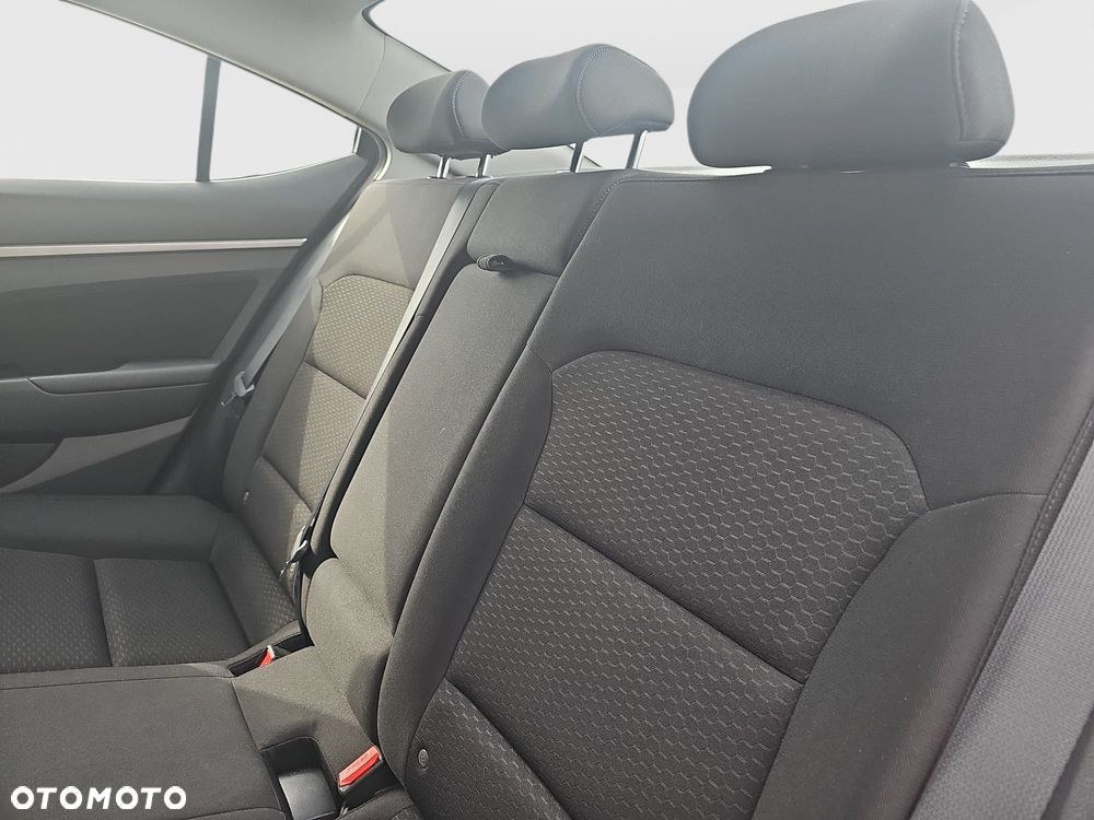 Hyundai Elantra 1.6 Comfort - 22