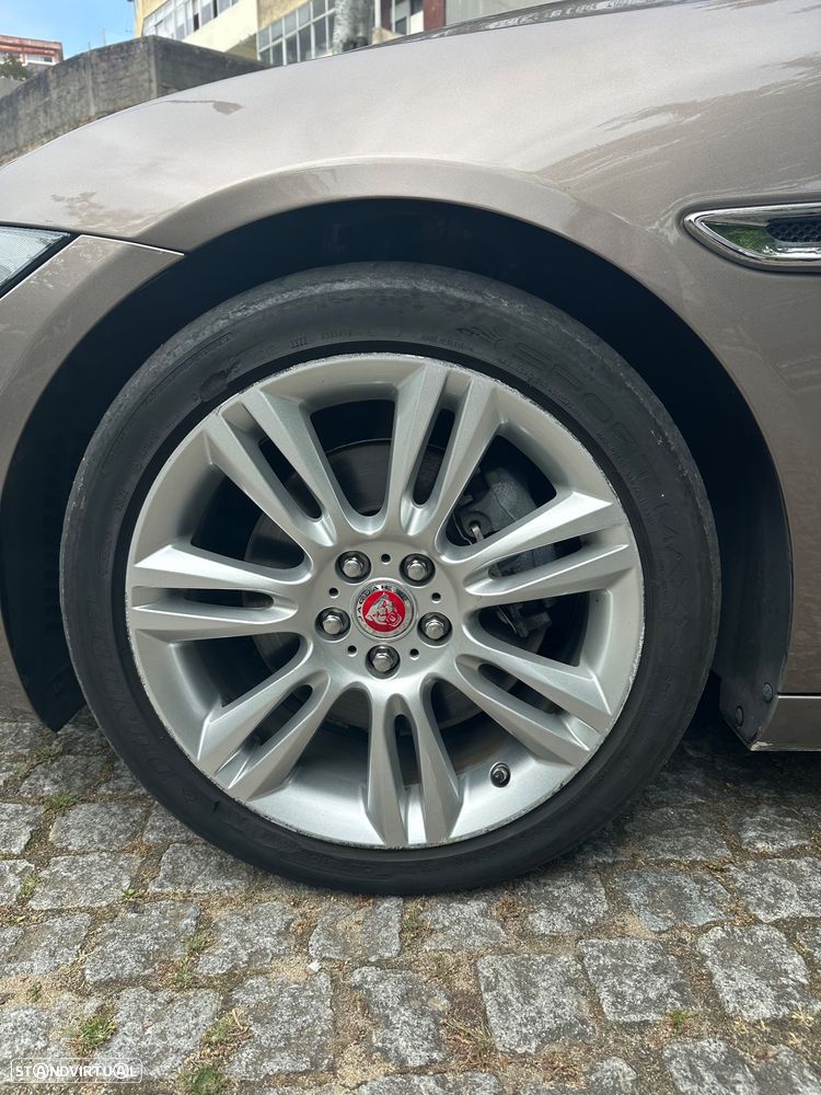 Jaguar XE 2.0 D Prestige Aut. - 8