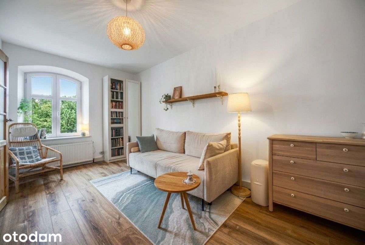 Urokliwe 2 pokoje w odrestaurowanej kamienicy