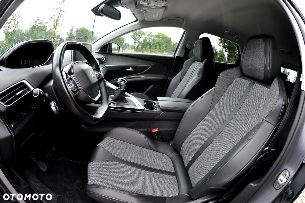 Peugeot 3008 1.2 PureTech Allure S&S - 17