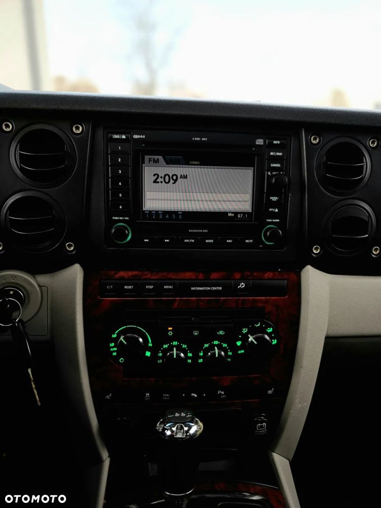 Jeep Commander 5.7 V8 HEMI Automatik Limited - 34