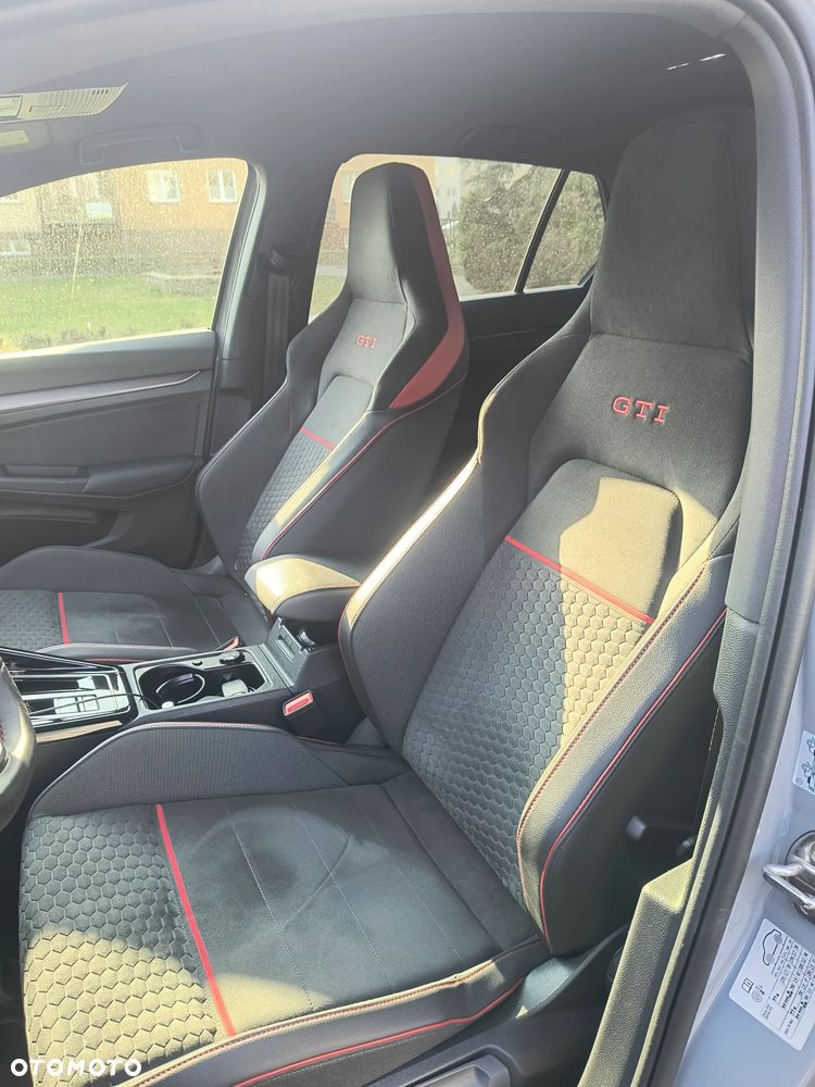 Volkswagen Golf - 6