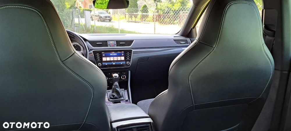 Skoda Superb 2.0 TDI Sportline - 8
