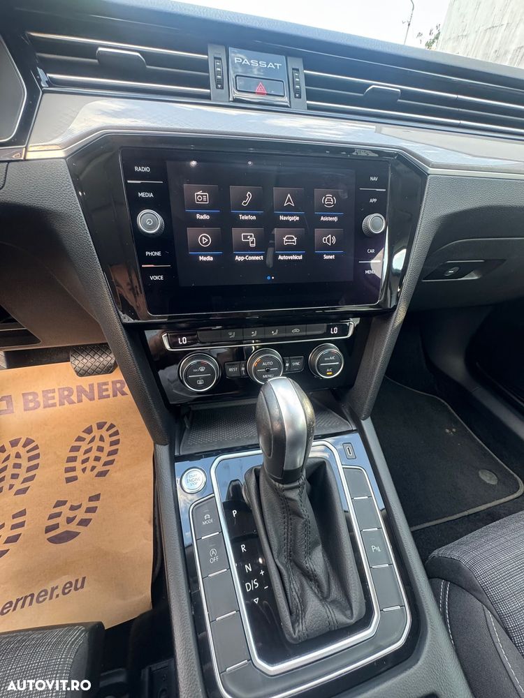 Volkswagen Passat - 13