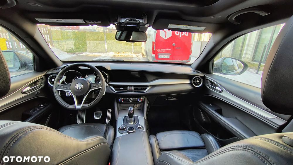 Alfa Romeo Stelvio - 11