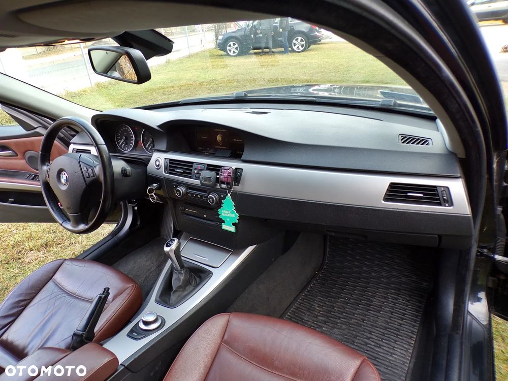 BMW Seria 3 320d DPF Efficient Dynamics Edition - 16