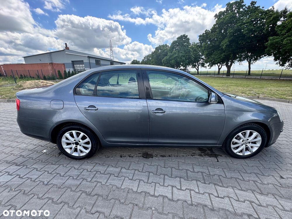 Volkswagen Jetta 1.6 TDI Trendline Optimum - 4