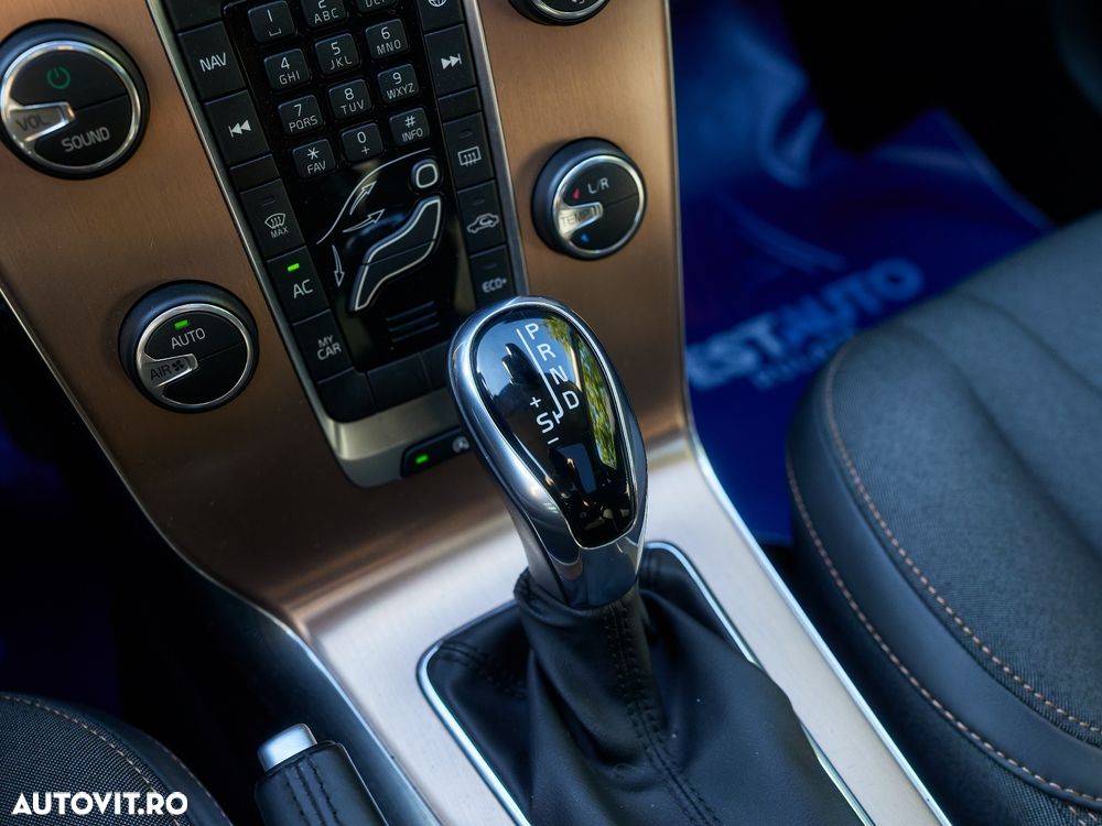 Volvo V40 D3 Geartronic Momentum - 27