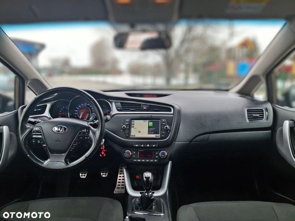 Kia Ceed - 8