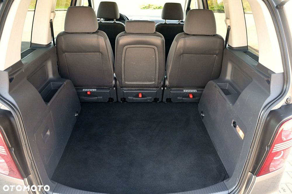 Volkswagen Touran - 20