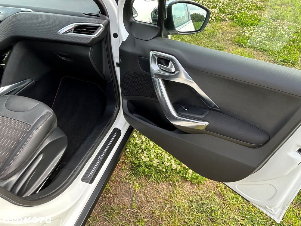 Peugeot 2008 1.6 e-HDi Allure S&S - 17