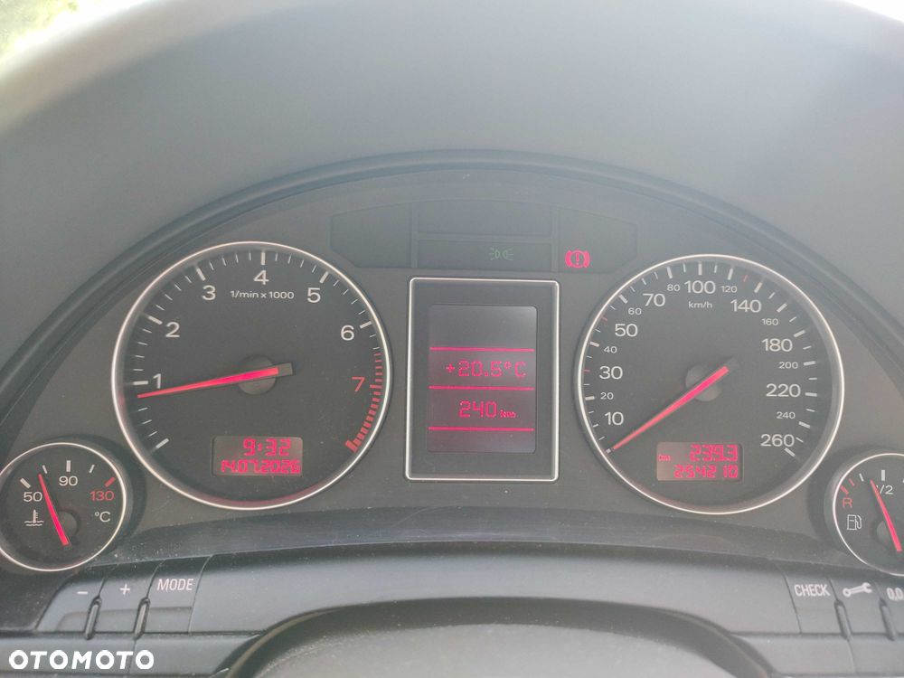 Audi A4 Limousine - 8
