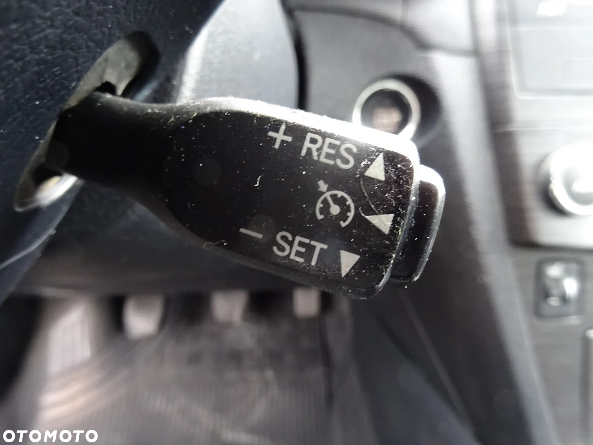 Toyota Avensis 1.8 Premium - 26