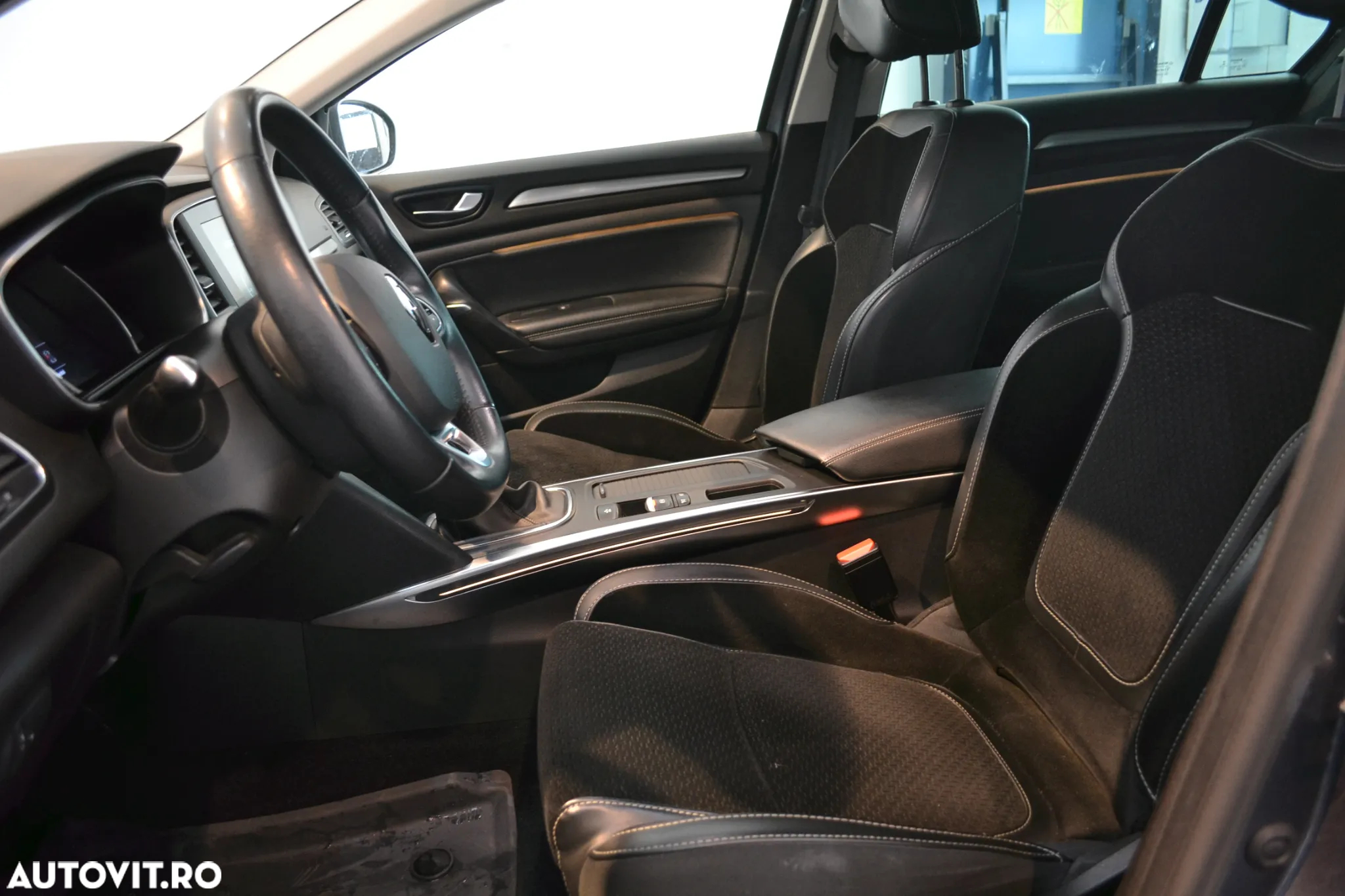 Renault Megane Estate TCe GPF Intens - 6