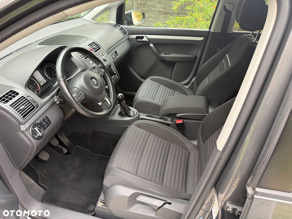 Volkswagen Touran - 8