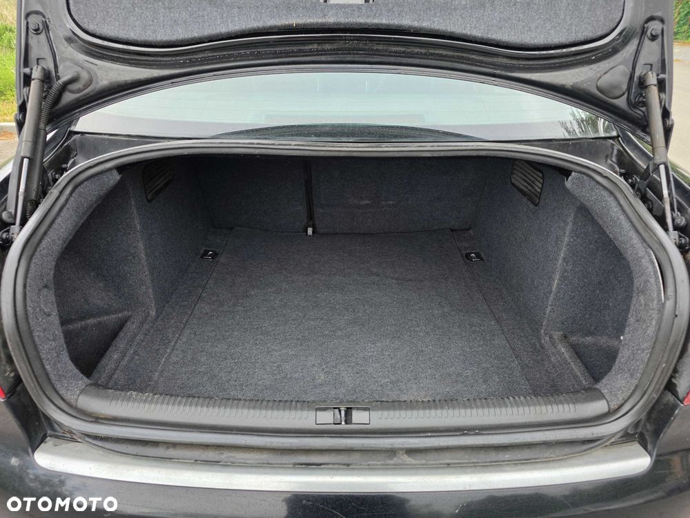 Audi A4 Limousine - 8