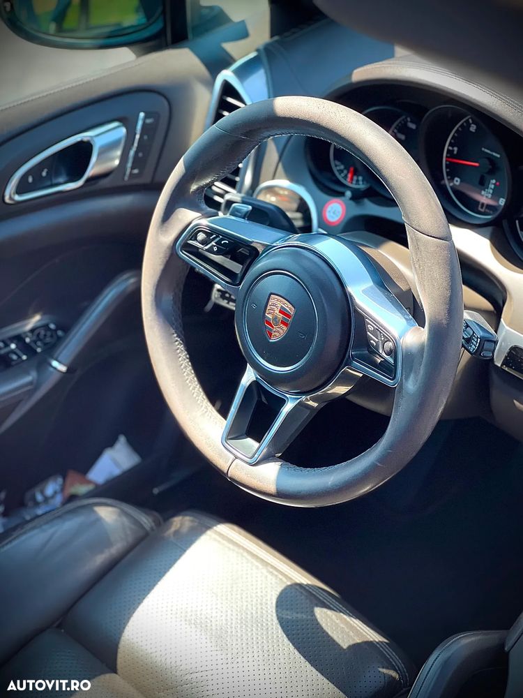 Porsche Cayenne 3.0 L - 1