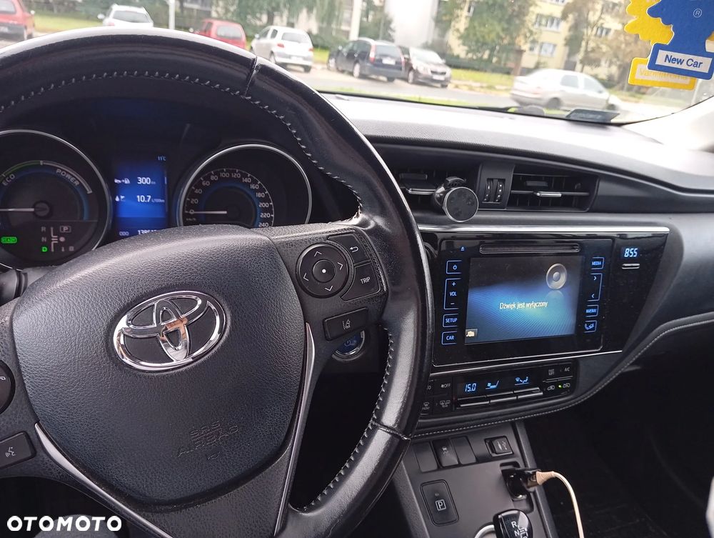 Toyota Auris Hybrid 135 Selection - 6