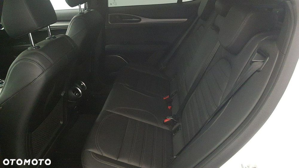 Alfa Romeo Stelvio - 21