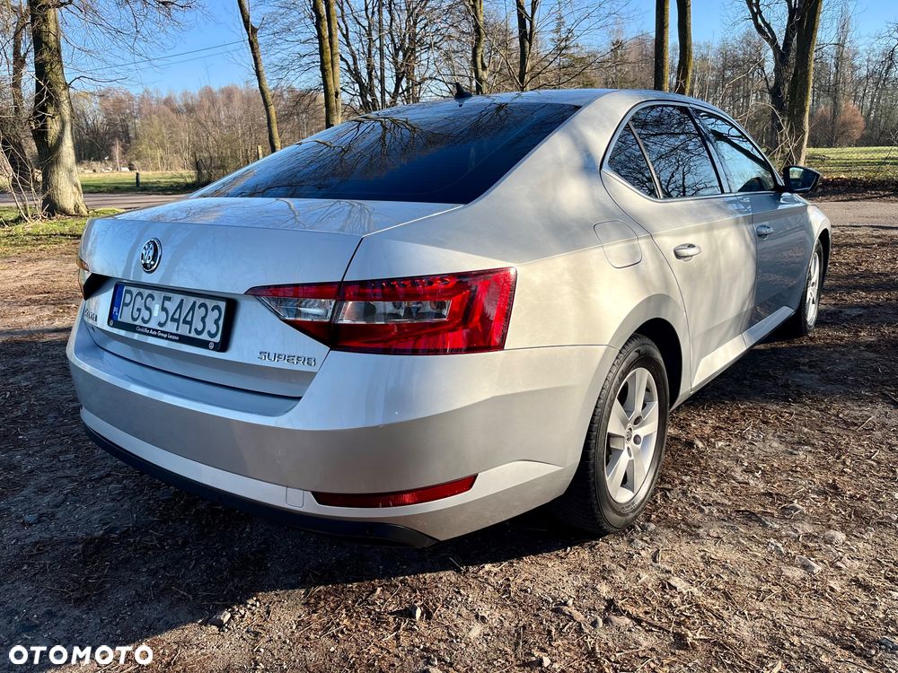 Skoda Superb 2.0 TDI Sportline DSG - 4