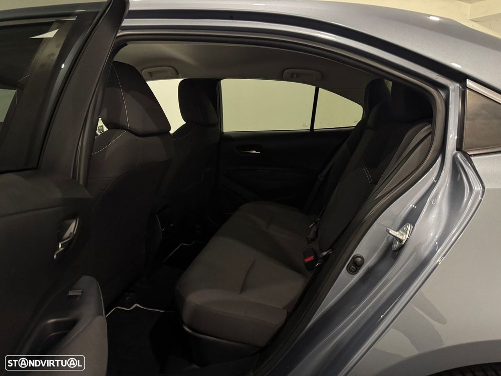 Toyota Corolla 1.8 Hybrid Exclusive - 28