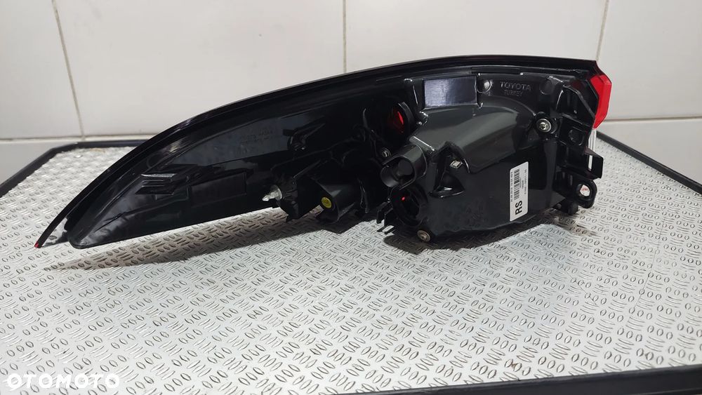 LAMPA PRAWY TYŁ TOYOTA COROLLA E21 SEDAN R2019 NR 8155002D1100 - 4