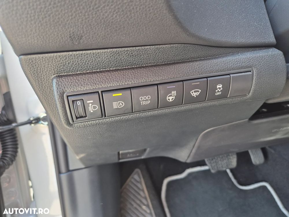 Toyota Corolla 1.8 HSD Business - 22