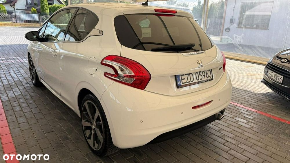 Peugeot 208 - 13