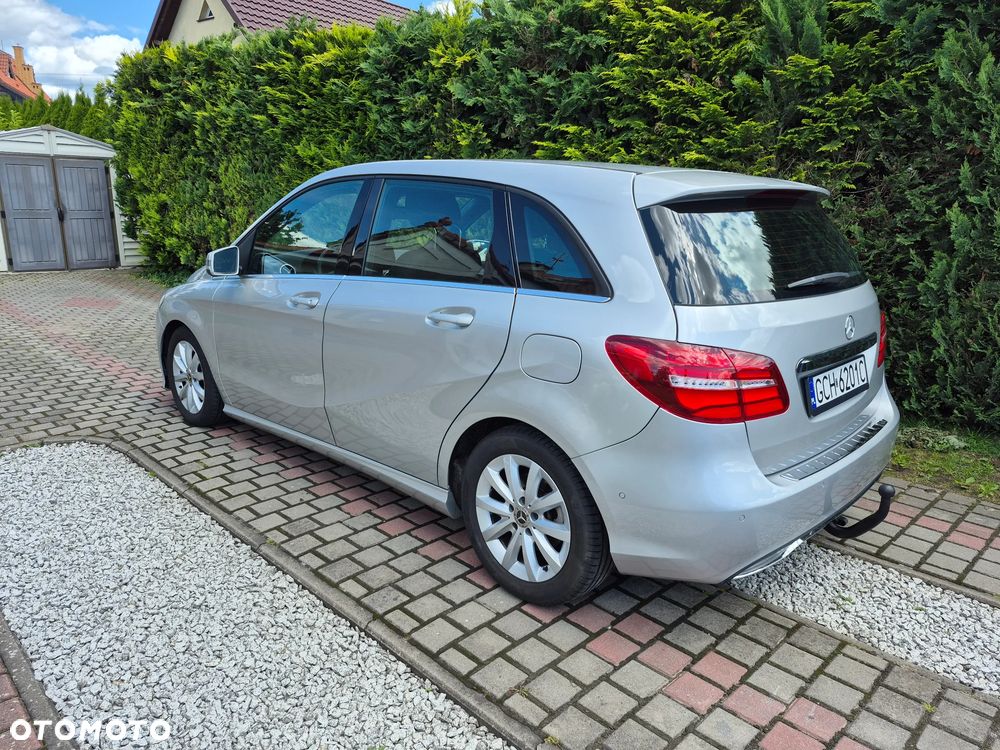 Mercedes-Benz Klasa B 180 7G-DCT UrbanStyle Edition - 4