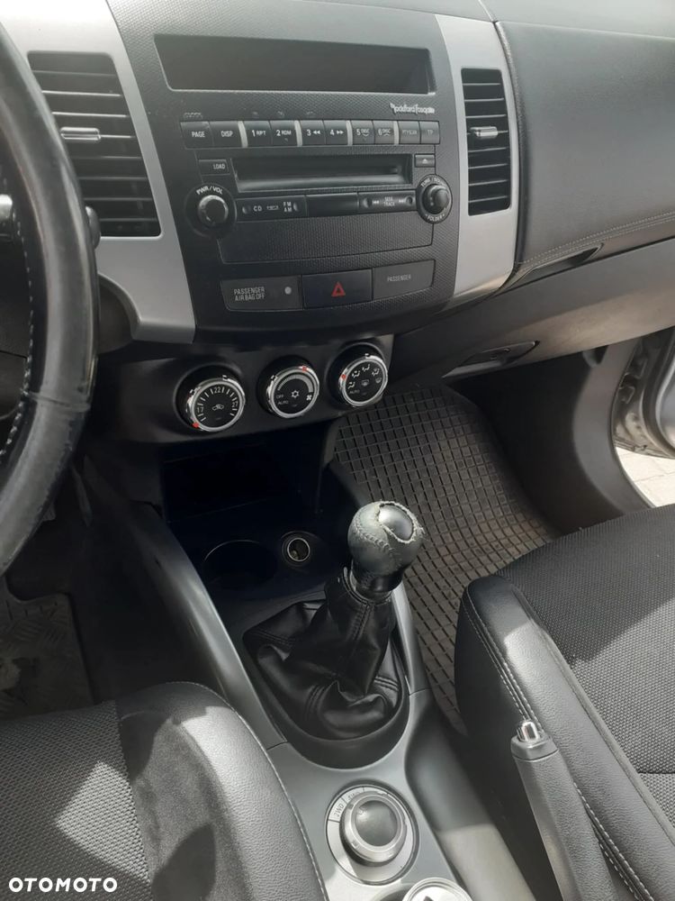 Mitsubishi Outlander - 11
