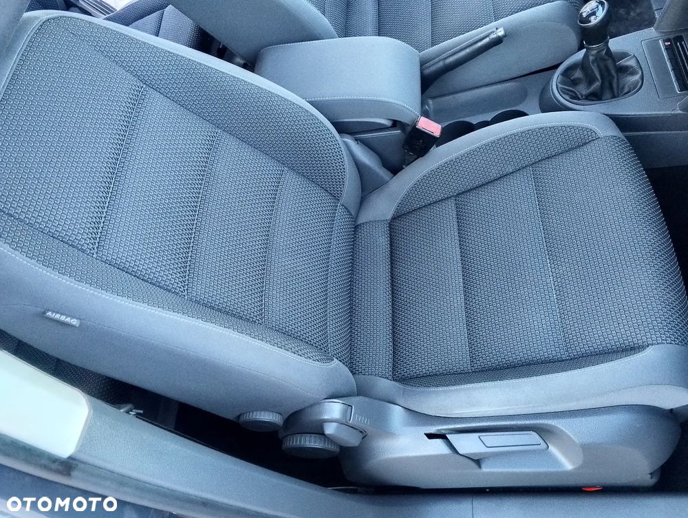 Volkswagen Touran 1.6 TDI DPF STYLE - 33