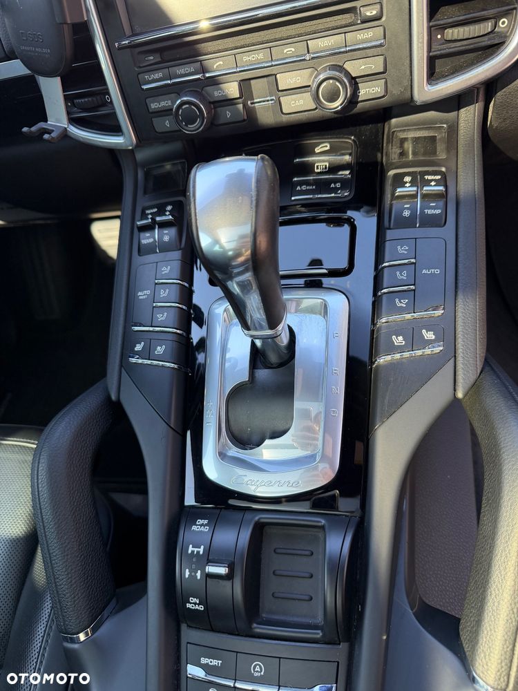 Porsche Cayenne Platinum Edition - 12