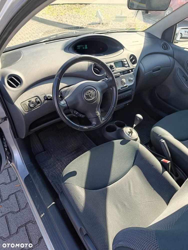 Toyota Yaris - 6