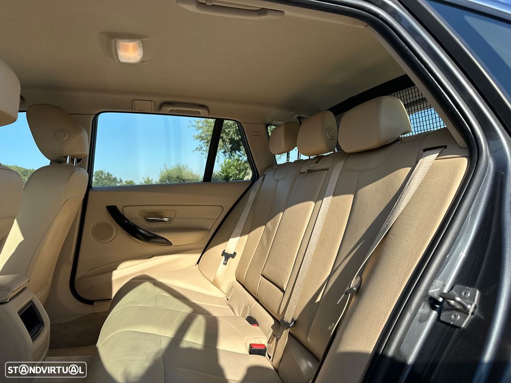 BMW 320 d Auto Line Luxury - 29