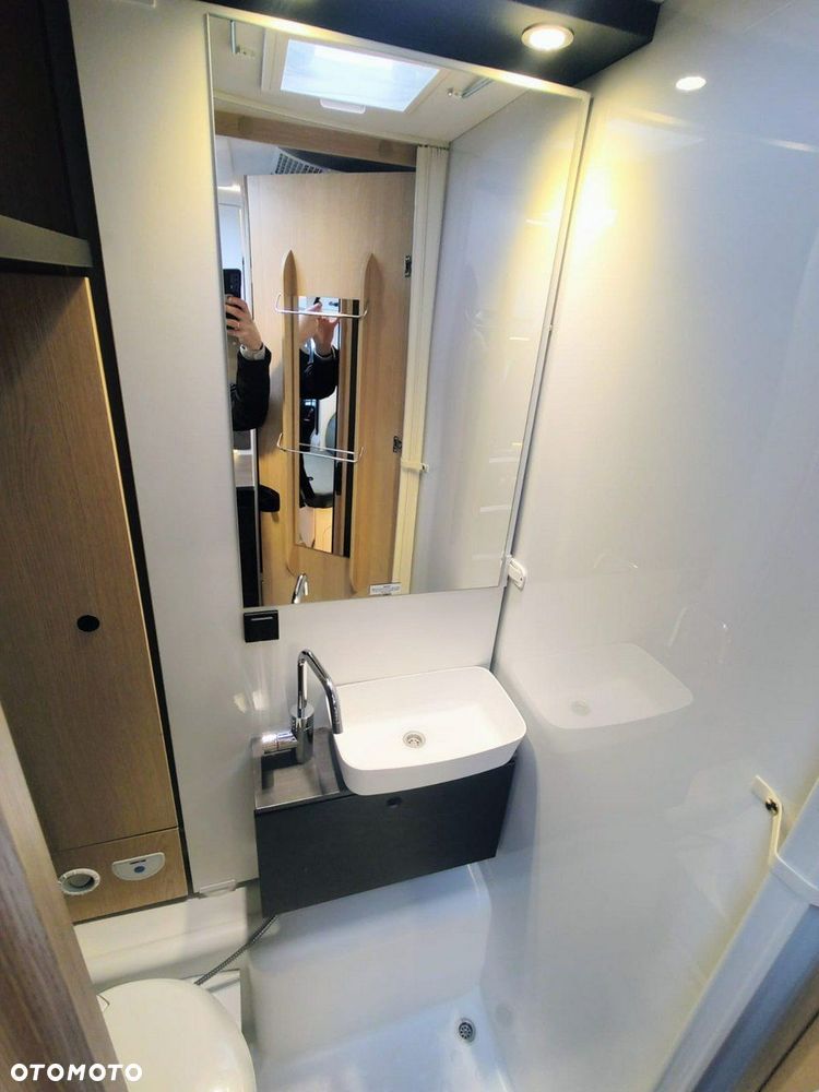 Sunlight T 67 - 5 osobowy, z przejściem po opuszczeniu łóżka - 20