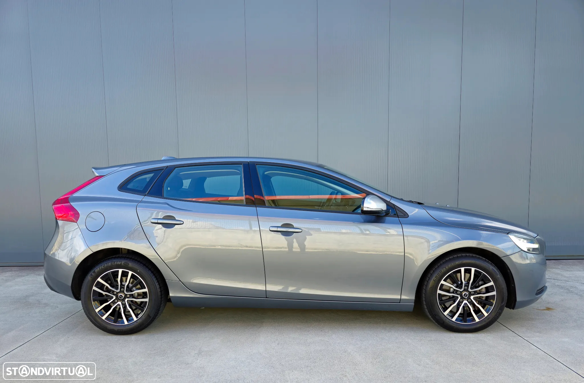 Volvo V40 2.0 D3 Momentum - 9