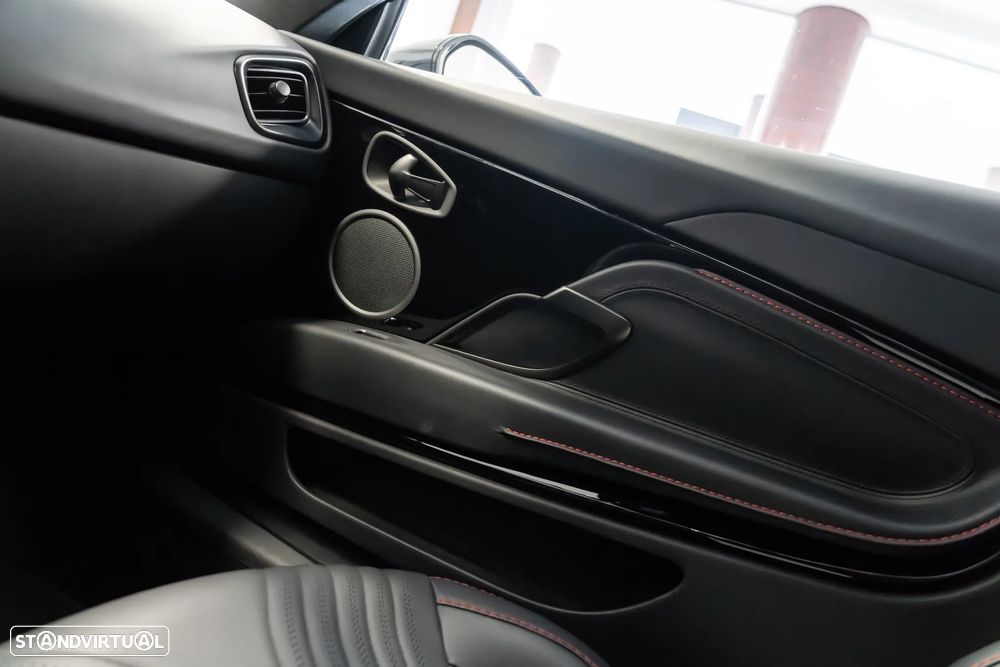 Aston Martin DB11 Coupé V8 Auto - 19