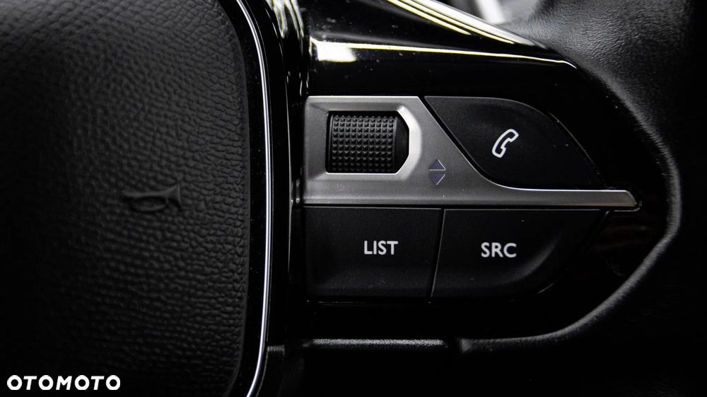 Peugeot 3008 1.6 PureTech Hybrid PHEV Allure S&S EAT8 - 24