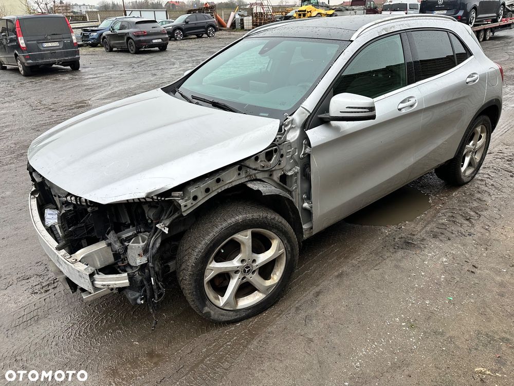 Mercedes-Benz GLA 250 4-Matic - 4