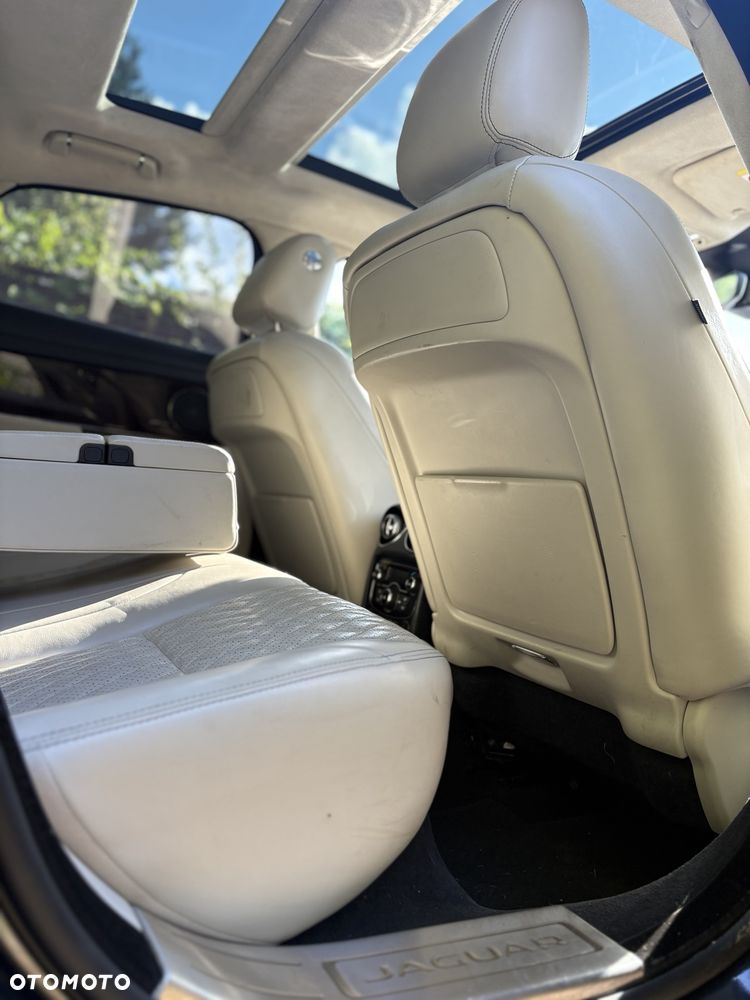 Jaguar XJ 3.0 D V6 Premium Luxury - 8