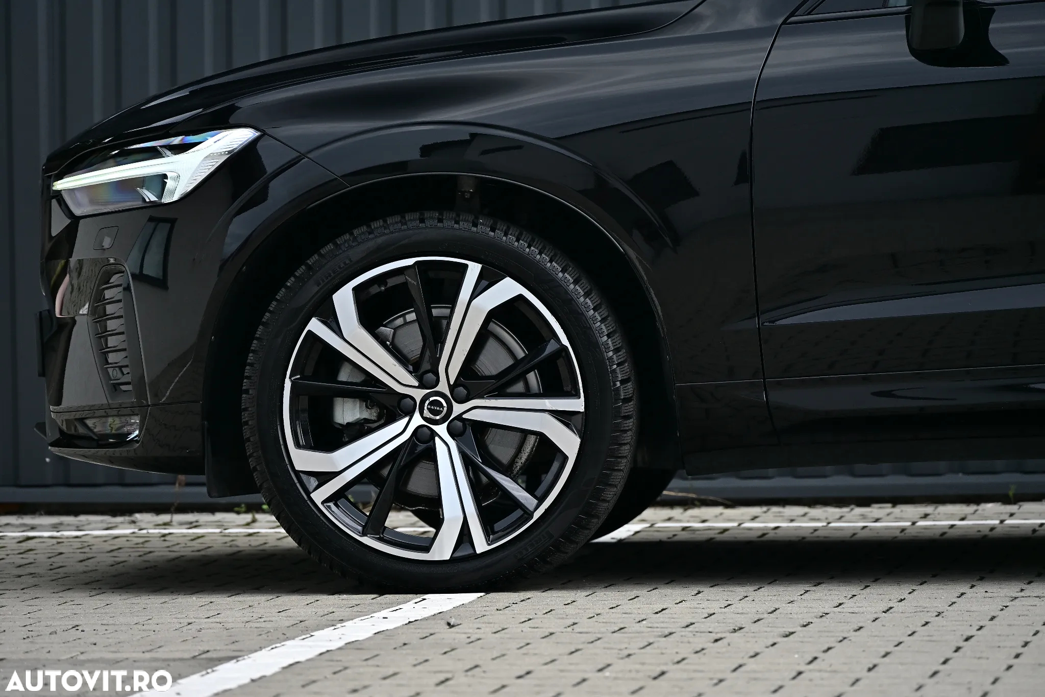 Volvo XC 60 B4 MHEV AT8 AWD R-Design - 40
