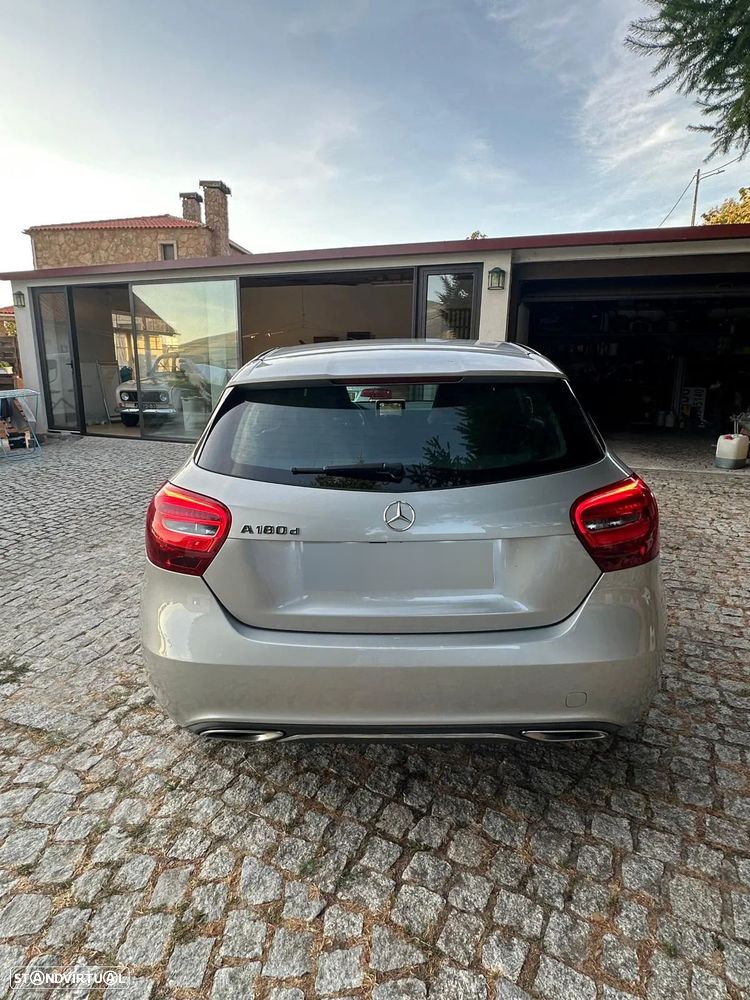 Mercedes-Benz A 180 d Fleet Pack Urban - 4