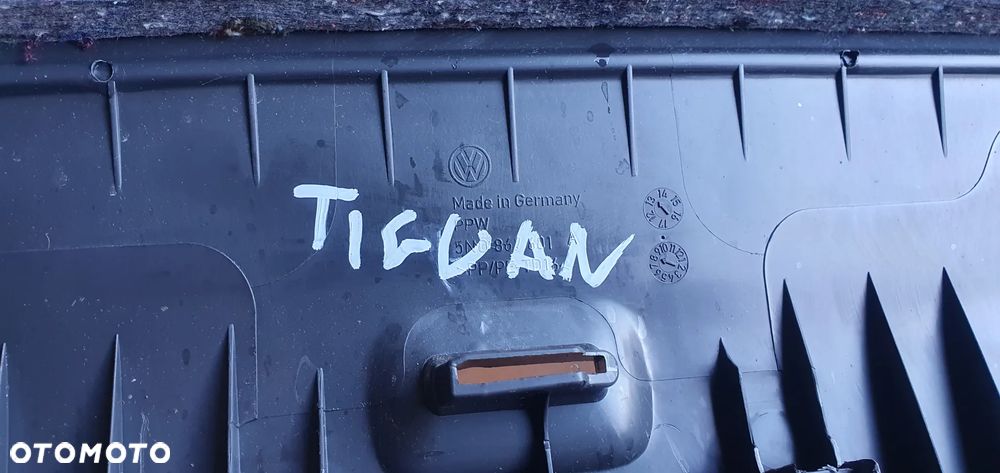 Tapicerka osłona klapy bagażnika VW Tiguan I Lift 5N0867601 - 8