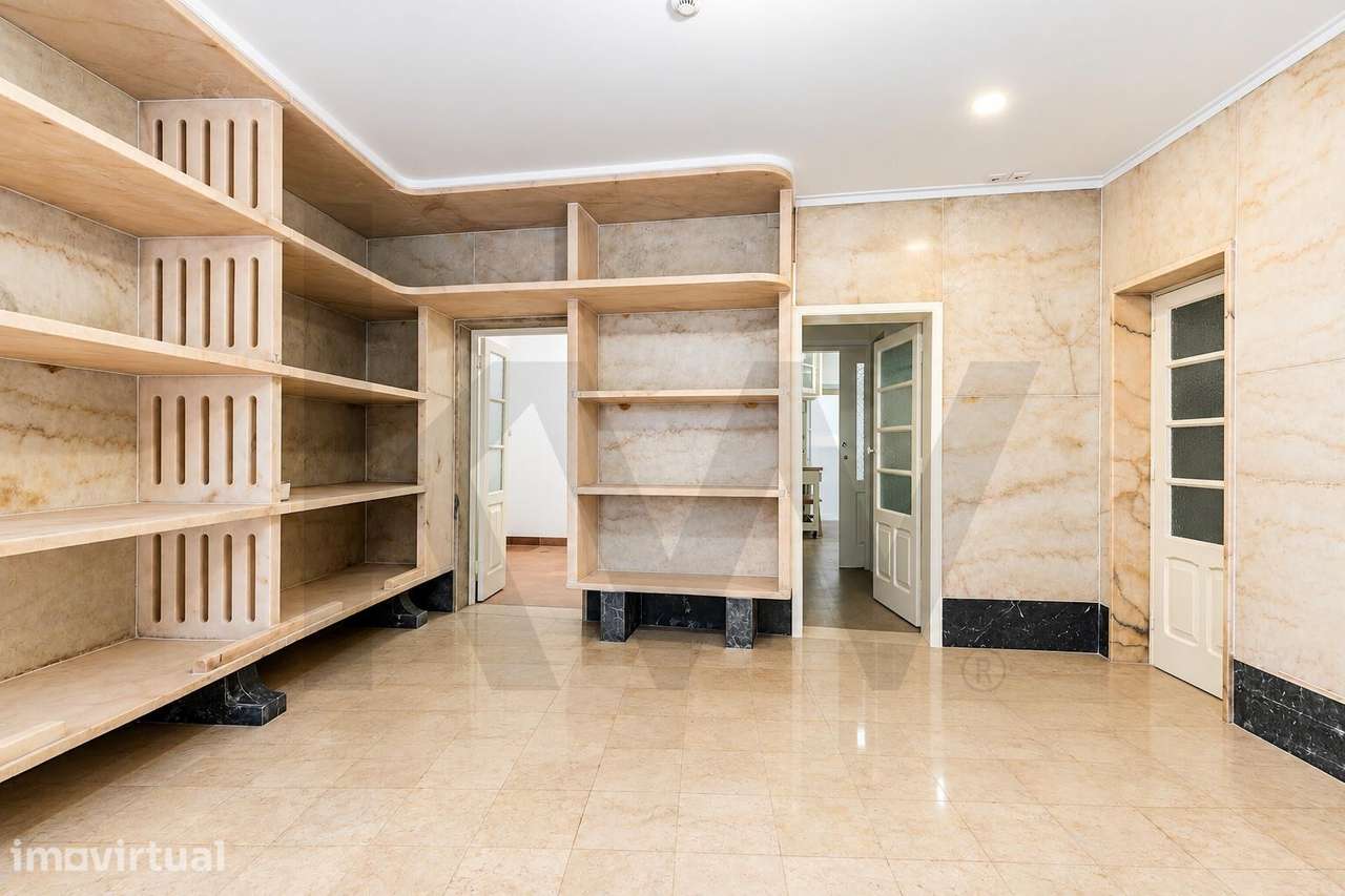 Oportunidade de Investimento: Loja com Rendimento na Rua dos Poiais de - Grande imagem: 3/23