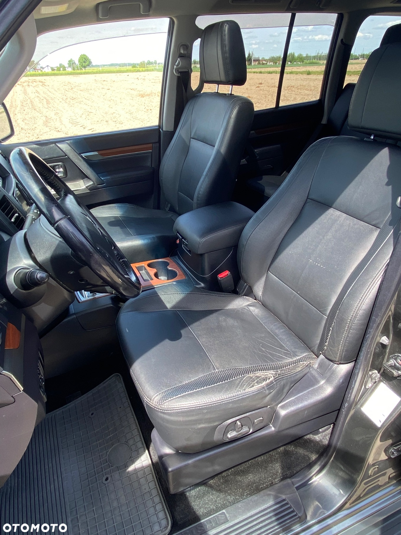 Mitsubishi Pajero - 16