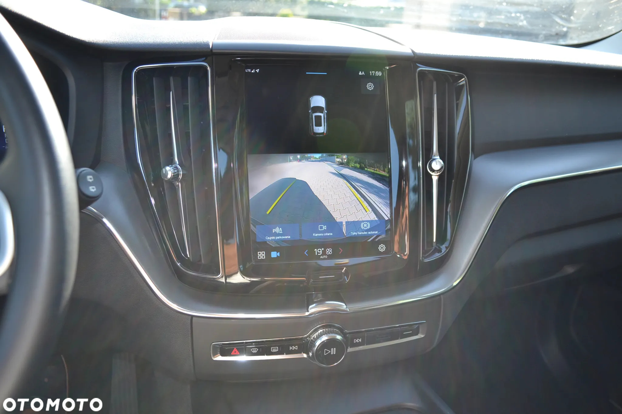 Volvo XC 60 D4 Momentum Pro - 10