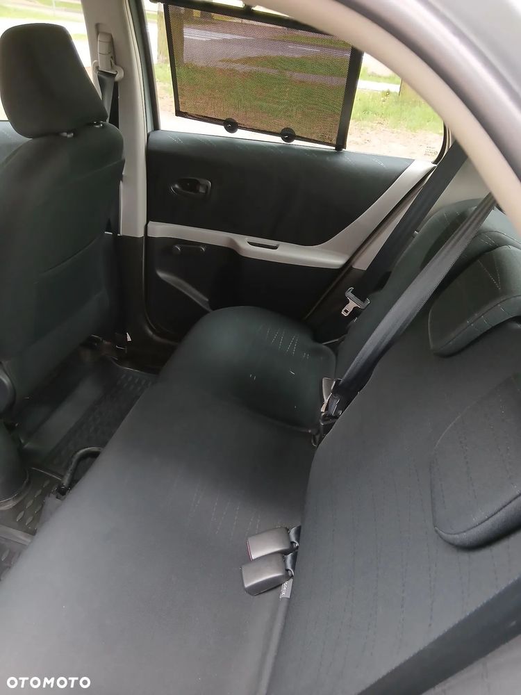 Toyota Yaris - 8