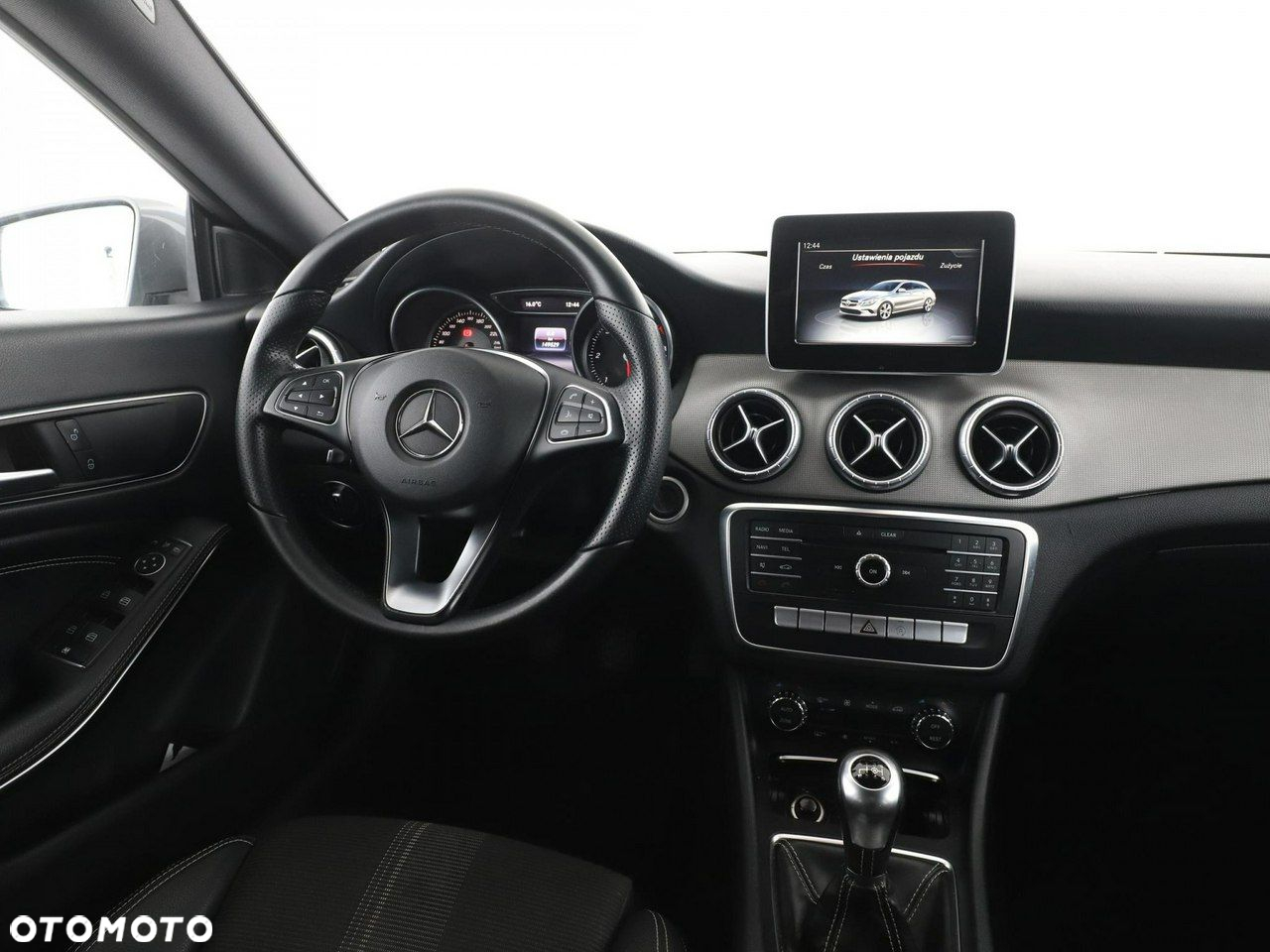 Mercedes-Benz CLA - 15