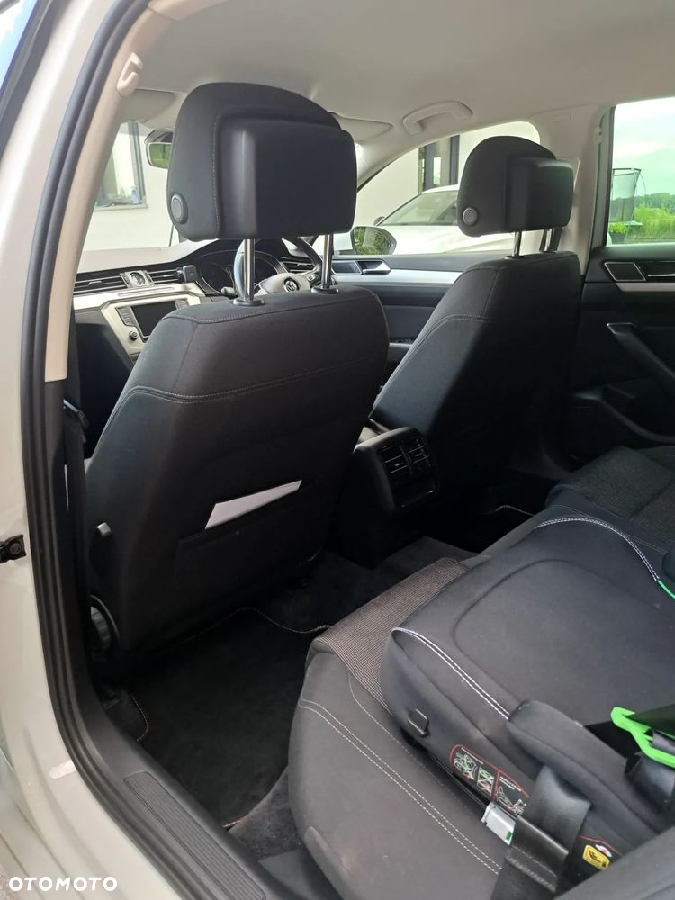 Volkswagen Passat - 10