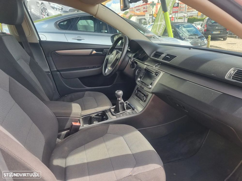 VW Passat 1.6 TDI Confortline - 15